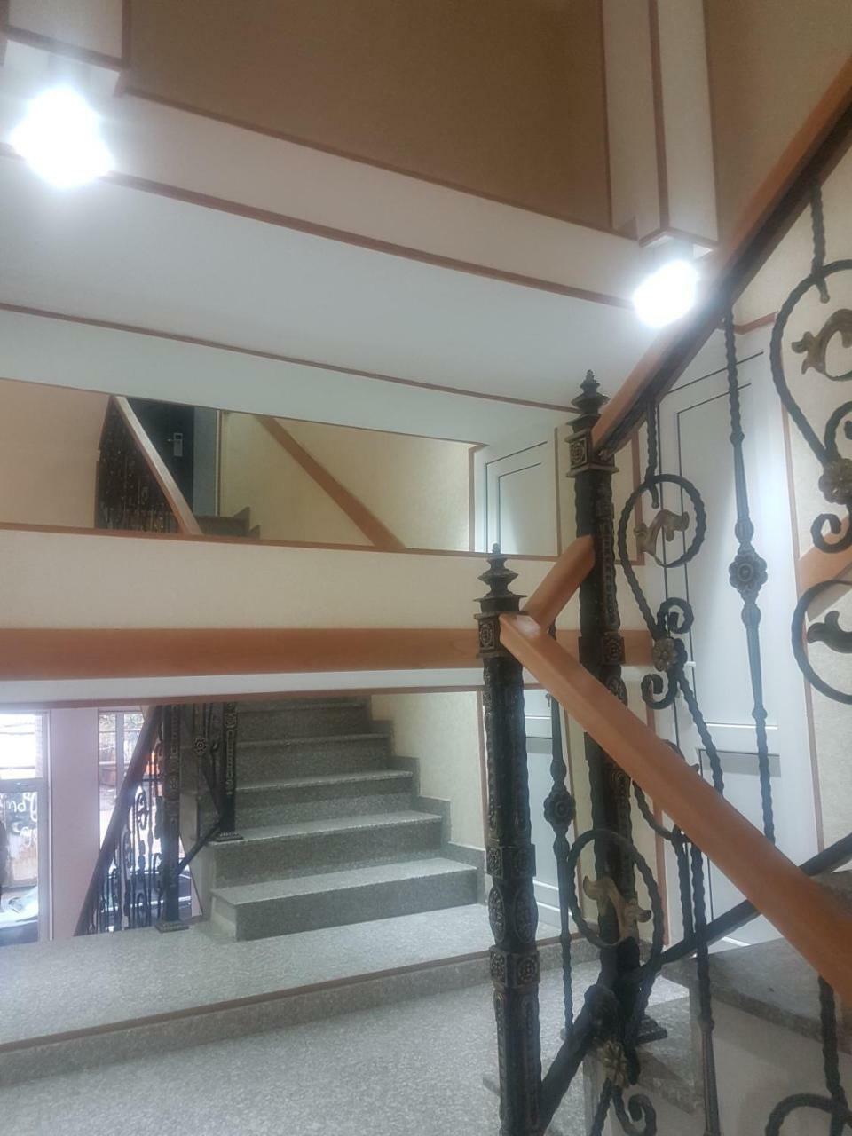 Hotel Leader Tbilisi Exteriör bild